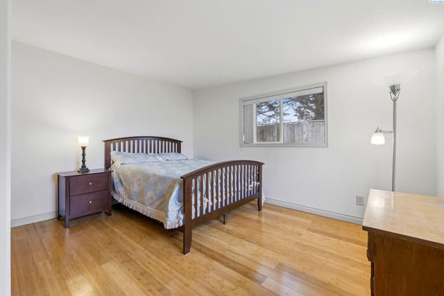 5016 W Park St, Pasco, WA 99301