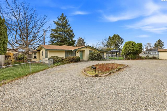 5016 W Park St, Pasco, WA 99301