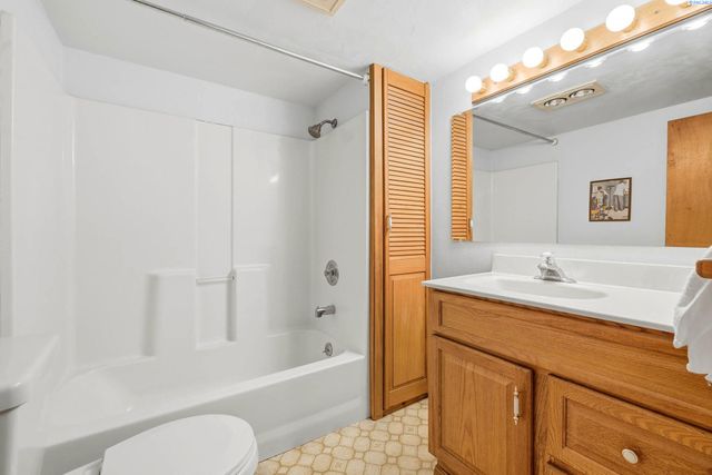 5016 W Park St, Pasco, WA 99301