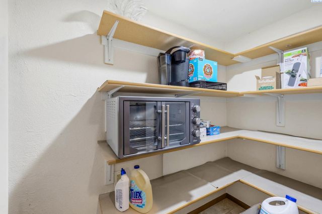 5016 W Park St, Pasco, WA 99301