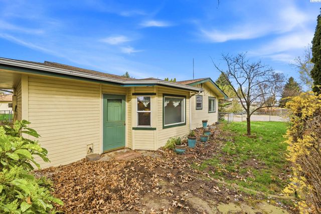 5016 W Park St, Pasco, WA 99301