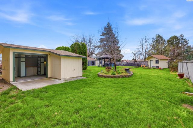 5016 W Park St, Pasco, WA 99301