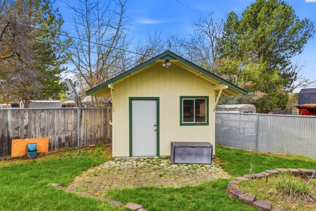 5016 W Park St, Pasco, WA 99301