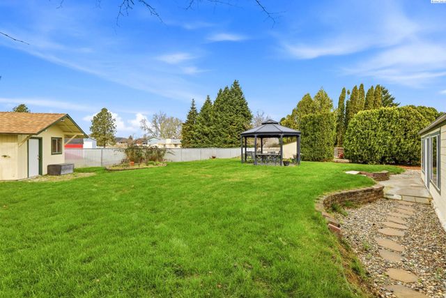 5016 W Park St, Pasco, WA 99301