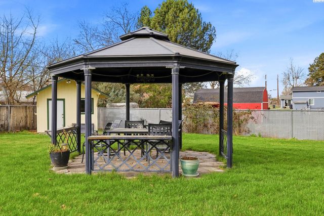 5016 W Park St, Pasco, WA 99301