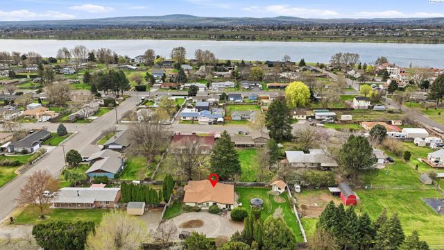 5016 W Park St, Pasco, WA 99301