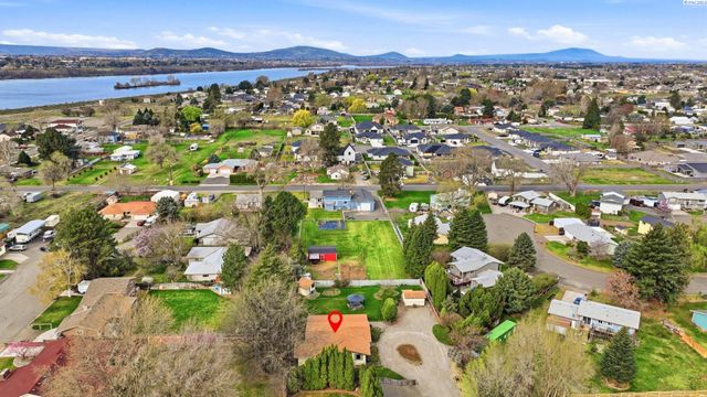 5016 W Park St, Pasco, WA 99301