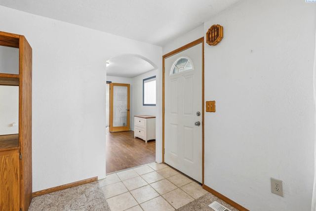 5016 W Park St, Pasco, WA 99301