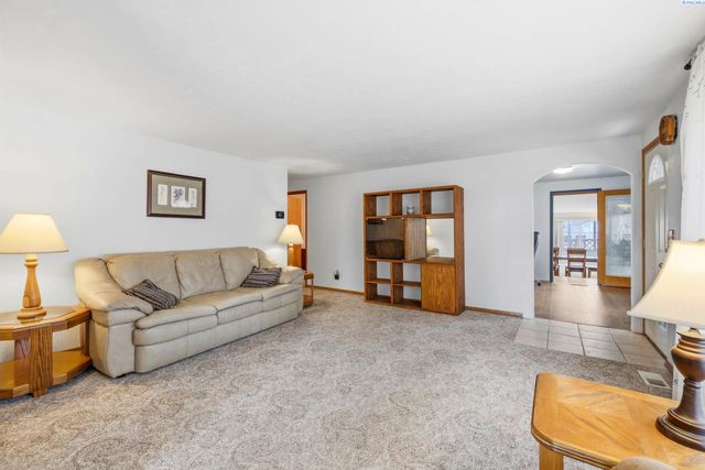 5016 W Park St, Pasco, WA 99301