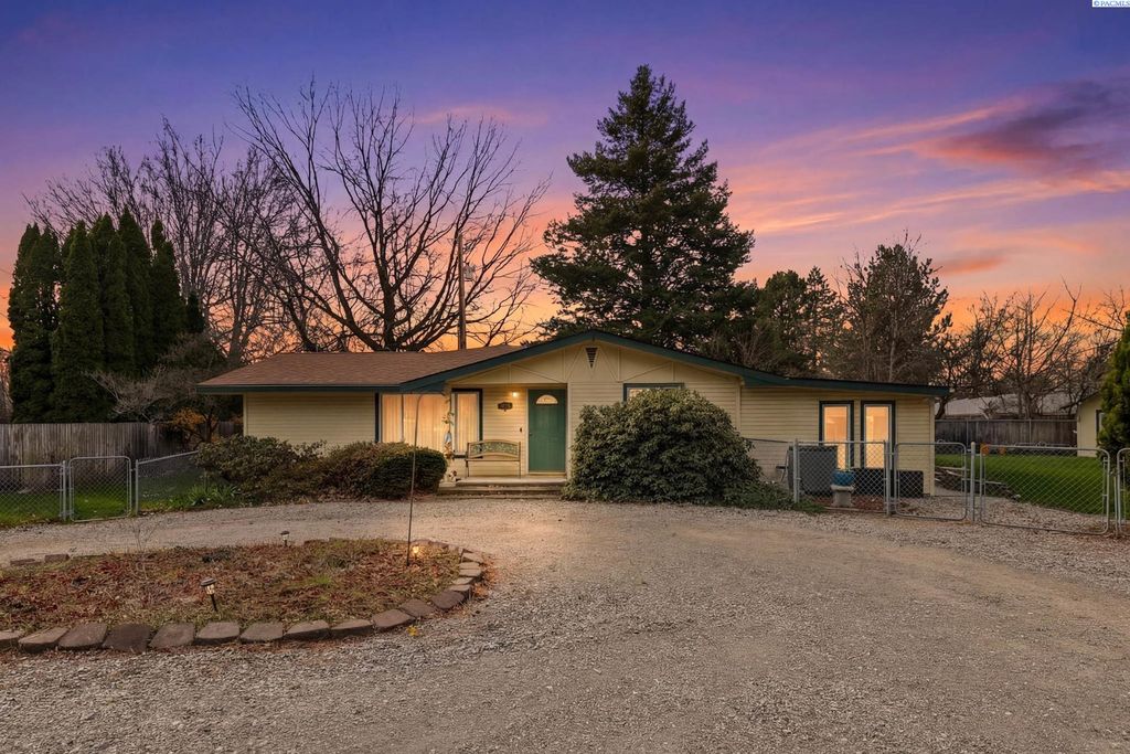 5016 W Park St, Pasco, WA 99301