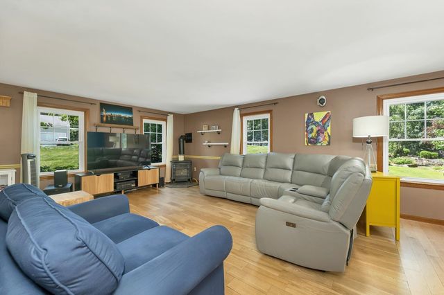 13 Durell Drive, Newmarket, NH 03857