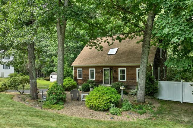 13 Durell Drive, Newmarket, NH 03857