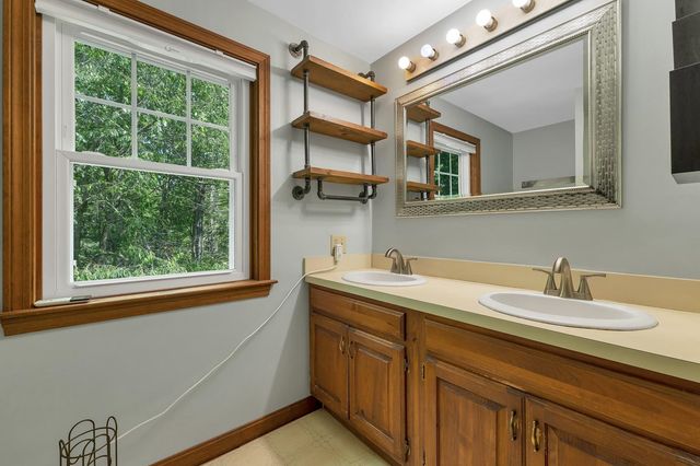 13 Durell Drive, Newmarket, NH 03857