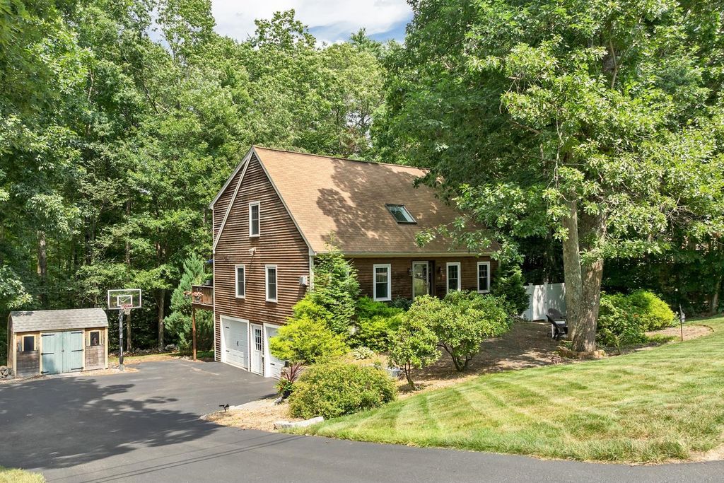 13 Durell Drive, Newmarket, NH 03857