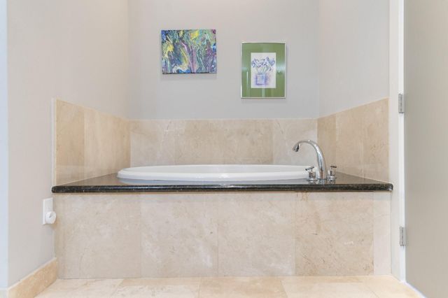 3388 Sage Road 2102, Houston, TX 77056