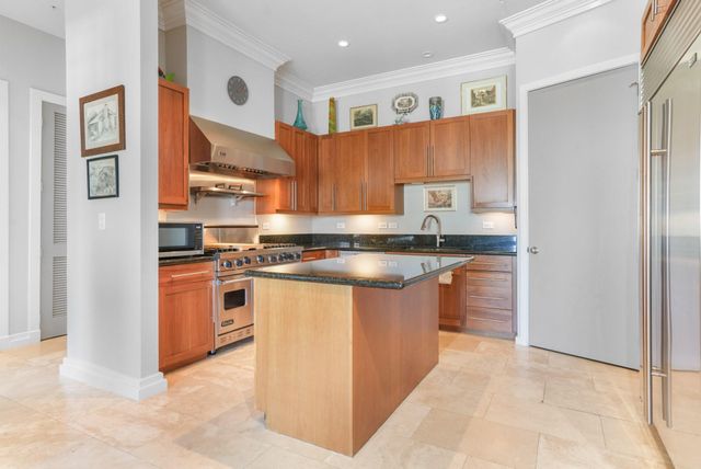 3388 Sage Road 2102, Houston, TX 77056