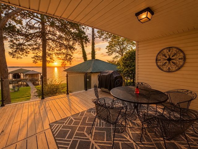 17160 Lakeview Drive, Flint, TX 75762