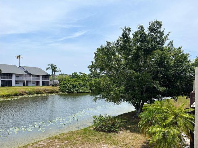 2732 HIDDEN LAKE BOULEVARD D, Sarasota, FL 34237