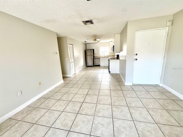 2732 HIDDEN LAKE BOULEVARD D, Sarasota, FL 34237