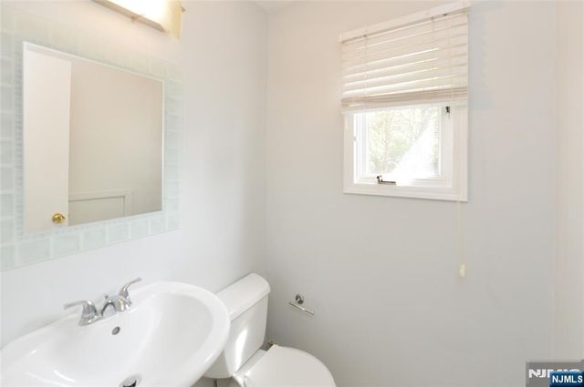 85 Primrose Lane B, Paramus, NJ 07652
