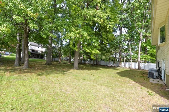85 Primrose Lane B, Paramus, NJ 07652