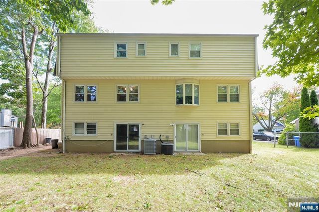 85 Primrose Lane B, Paramus, NJ 07652