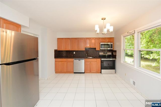 85 Primrose Lane B, Paramus, NJ 07652