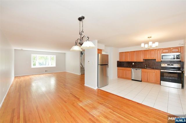 85 Primrose Lane B, Paramus, NJ 07652