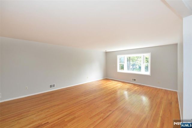 85 Primrose Lane B, Paramus, NJ 07652