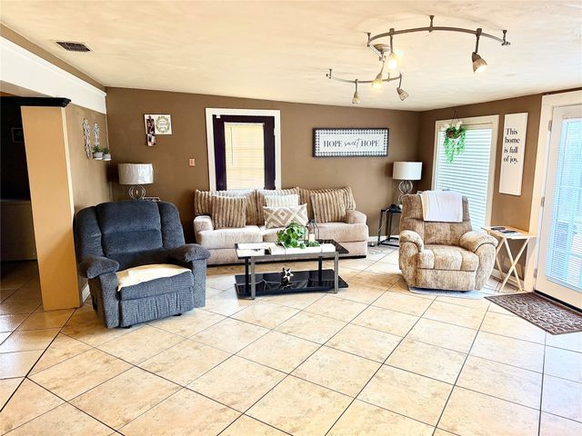 526 E Southfield Road, Shreveport, LA 71105