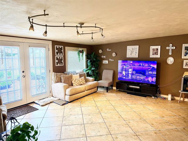 526 E Southfield Road, Shreveport, LA 71105