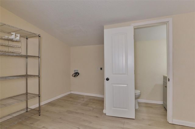 708 Winding Way Street, Lake Jackson, TX 77566