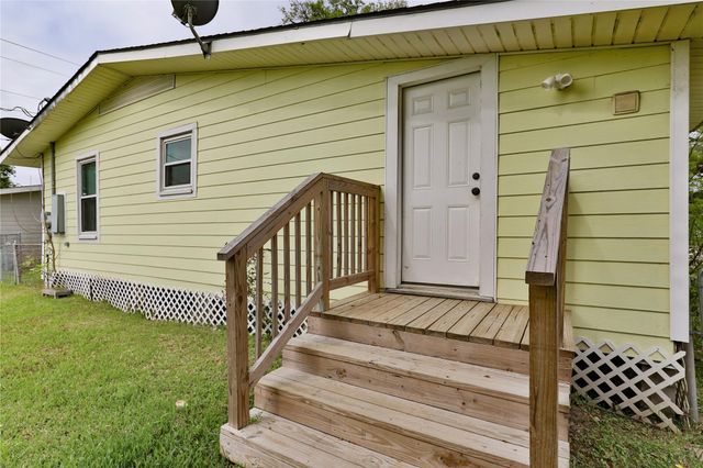 708 Winding Way Street, Lake Jackson, TX 77566