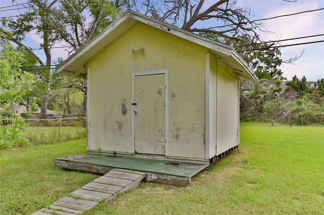 708 Winding Way Street, Lake Jackson, TX 77566