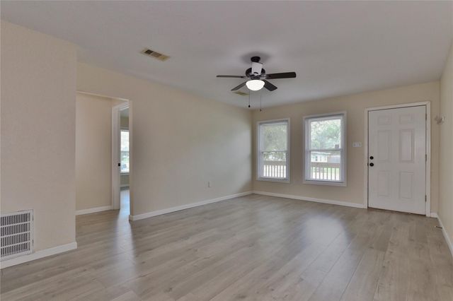 708 Winding Way Street, Lake Jackson, TX 77566