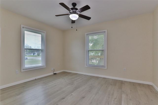 708 Winding Way Street, Lake Jackson, TX 77566