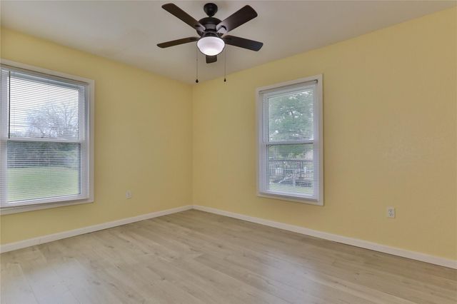 708 Winding Way Street, Lake Jackson, TX 77566