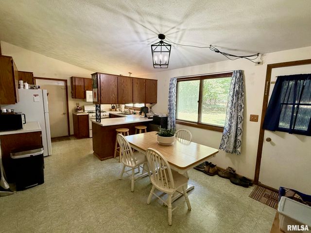 17122 RIVER VIEW Road, Petersburg, IL 62675