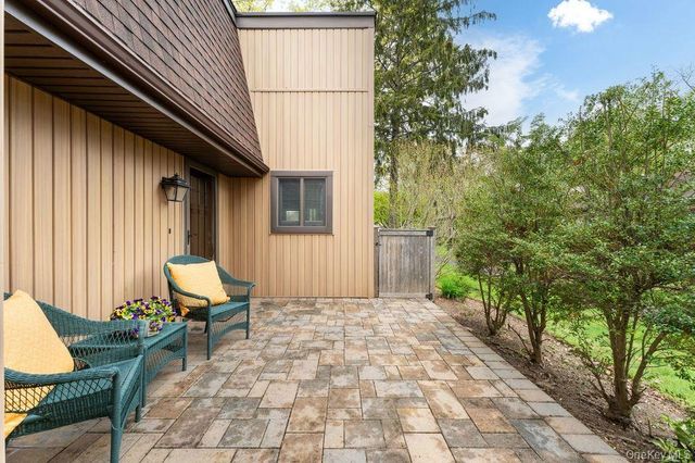 84 Strathmore Gate Drive, Stony Brook, NY 11790