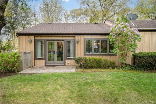 84 Strathmore Gate Drive, Stony Brook, NY 11790