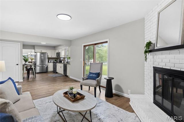 3317 Town And Country Lane, St Charles, MO 63301