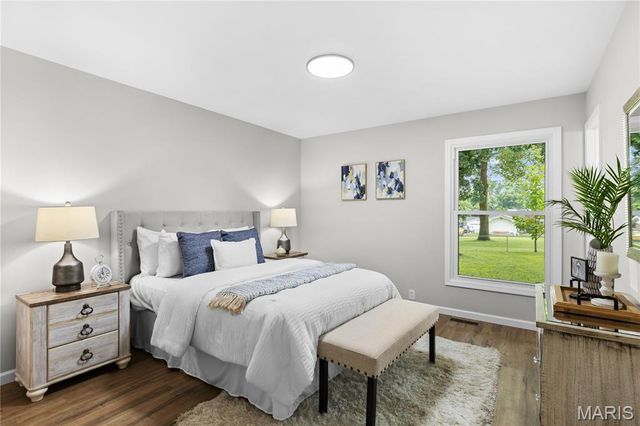 3317 Town And Country Lane, St Charles, MO 63301