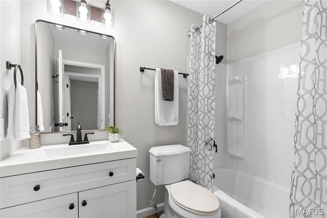 3317 Town And Country Lane, St Charles, MO 63301