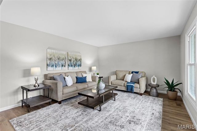 3317 Town And Country Lane, St Charles, MO 63301