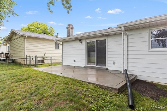 3317 Town And Country Lane, St Charles, MO 63301