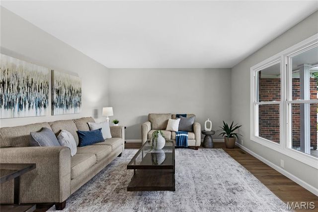3317 Town And Country Lane, St Charles, MO 63301