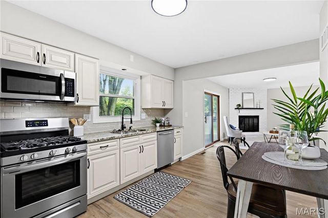 3317 Town And Country Lane, St Charles, MO 63301