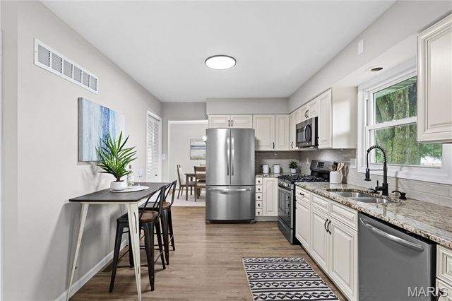 3317 Town And Country Lane, St Charles, MO 63301