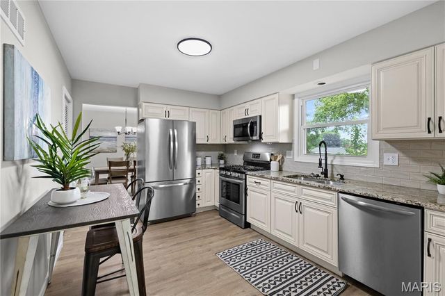 3317 Town And Country Lane, St Charles, MO 63301