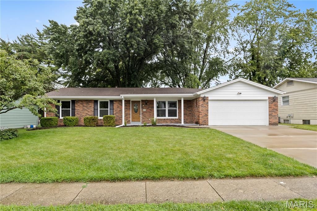 3317 Town And Country Lane, St Charles, MO 63301
